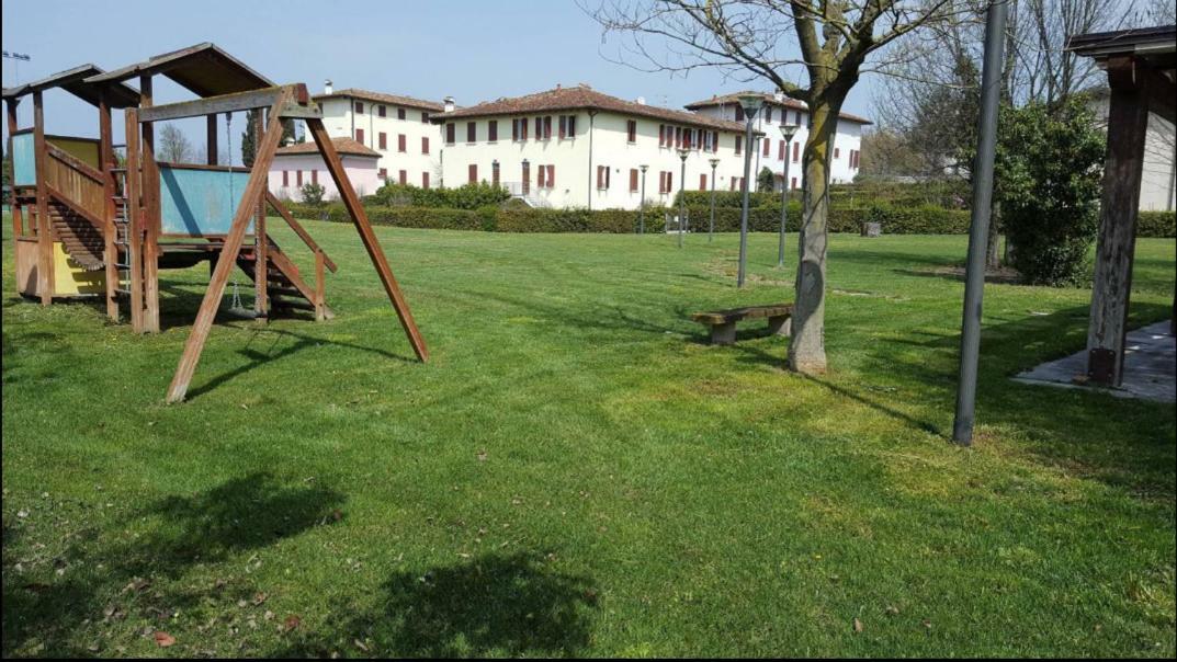 100% Design Vila Desenzano del Garda Exterior foto