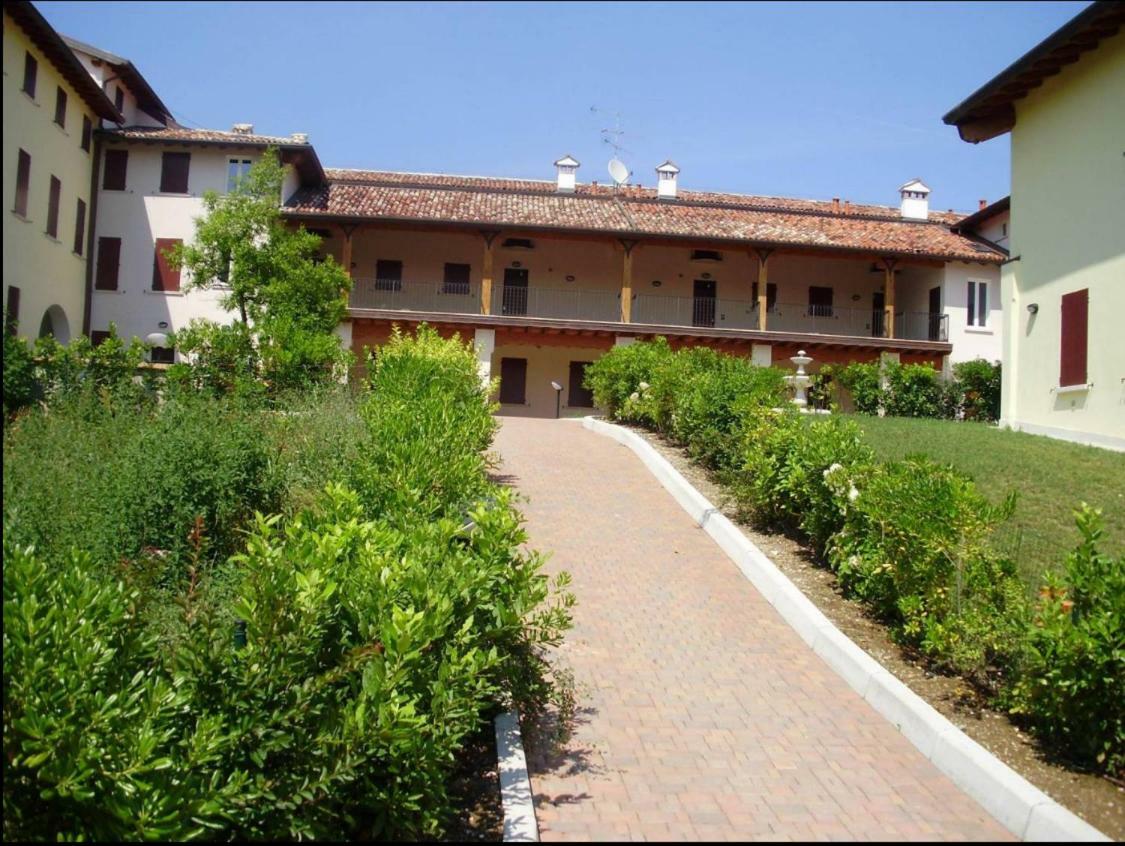 100% Design Vila Desenzano del Garda Exterior foto